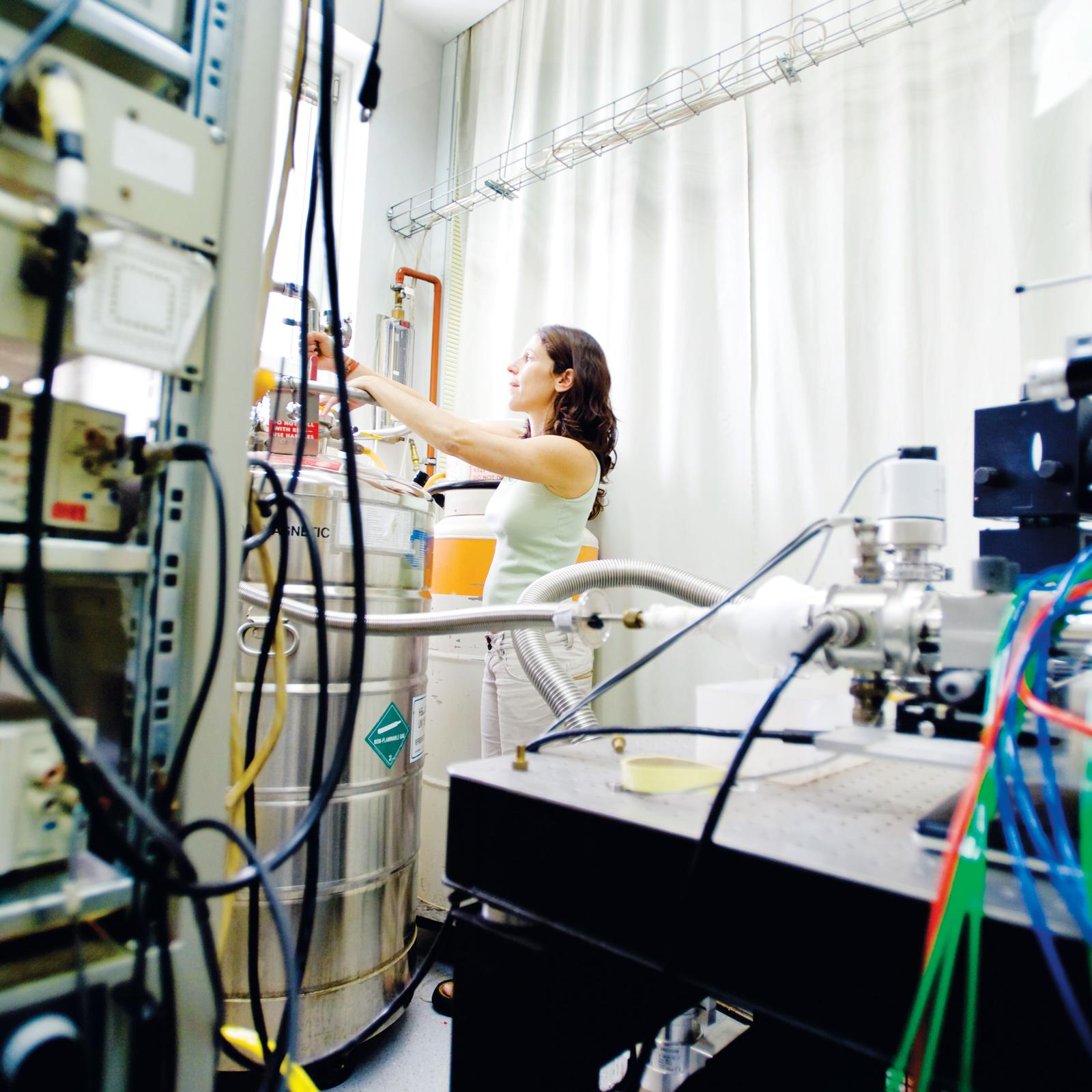 Women scientist working in labratory
